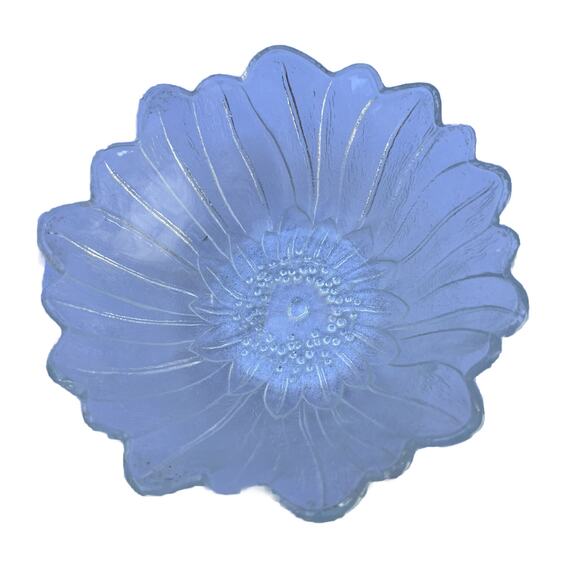 Vintage Indiana Glass Wild Rose Serving bowl - clear pressed glass - Set Of 2 - Picture 2 of 8